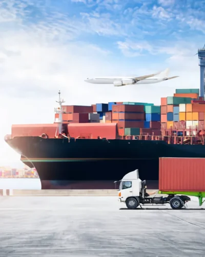 buque-de-carga-de-carga-de-contenedores-durante-la-descarga-en-el-puerto-industrial-se_waifu2x_photo_noise1_scale