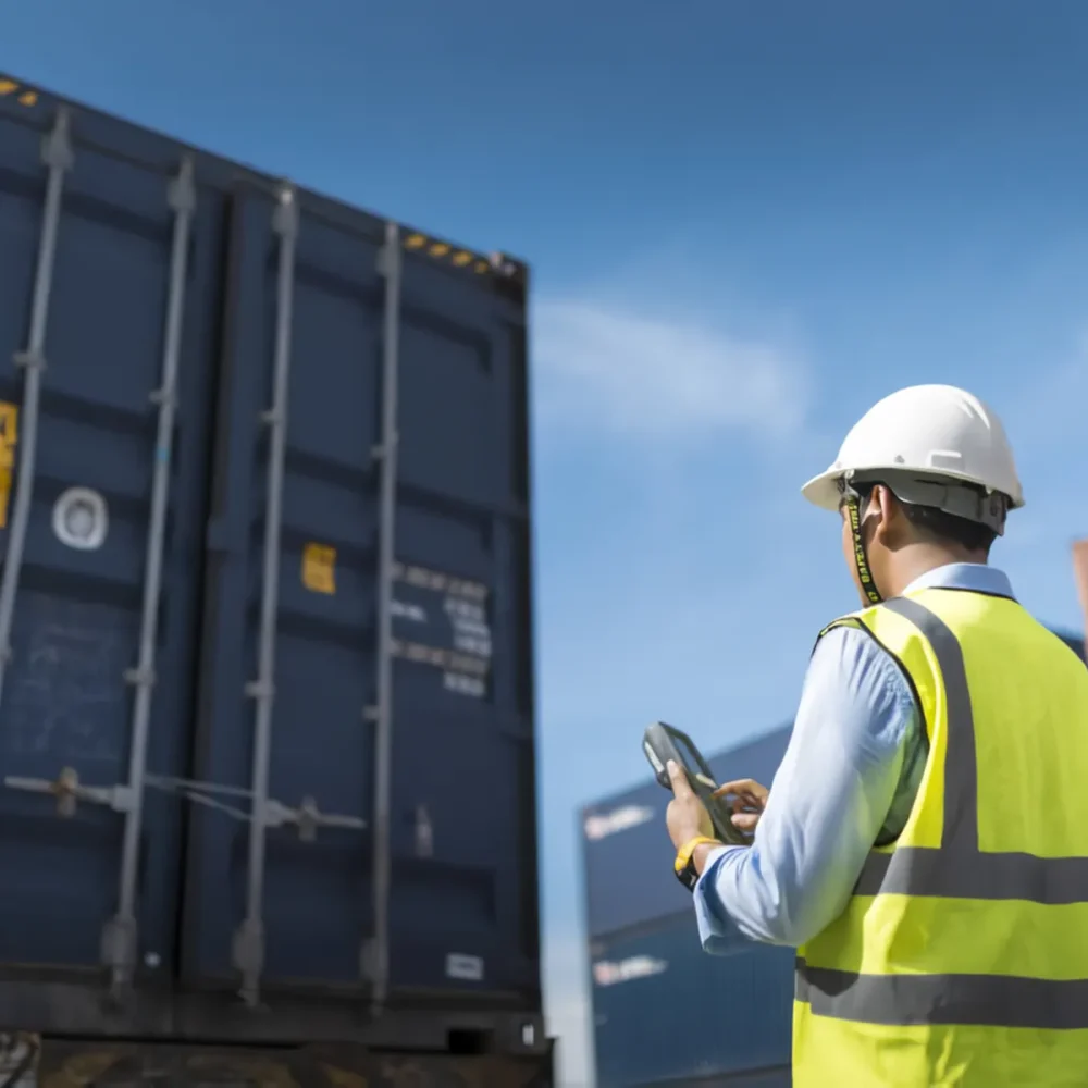 contenedores-de-carga-de-control-capataz-caja-de-buque-de-carga-de-carga-para-importación_waifu2x_photo_noise1_scale